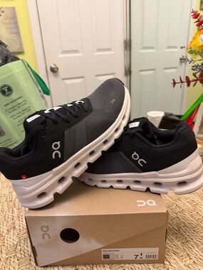 On CLOUD Cloudrunner SZ 7 m / 8.5 w new in box !!!